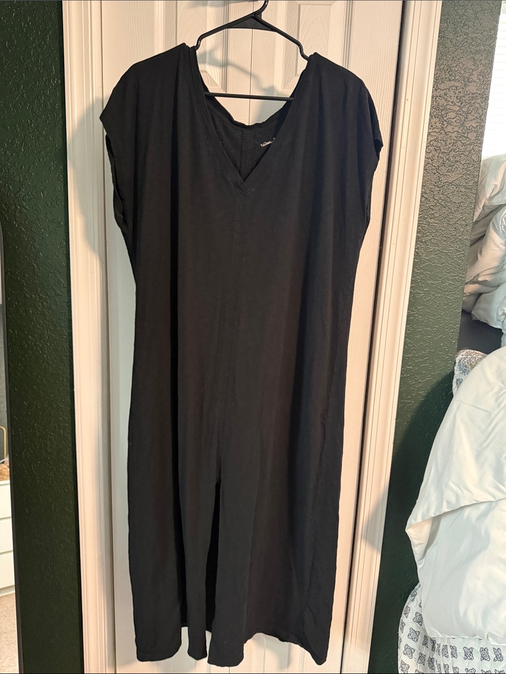 Universal Thread Black V‑Neck Maxi Dress
